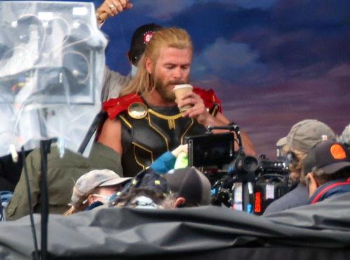 雷神4最新爆料图片高清,爱与雷霆全新高清海报曝光，漫威宇宙再掀波澜！  第3张